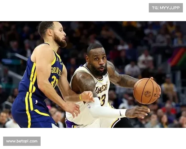 NBA焦点战:巅峰对决!勇士挑战湖人,浓眉詹姆斯联手对抗库里汤普森 NBA焦点战:巅峰对决!勇士挑战湖人,浓眉詹姆斯联手对抗库里汤普森