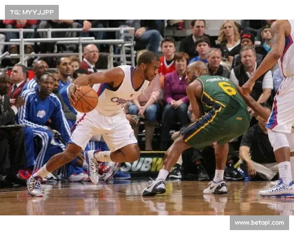 快攻战术深度解析:NBA球队如何利用速度与空间撕裂防线 快攻战术深度解析:NBA球队如何利用速度与空间撕裂防线